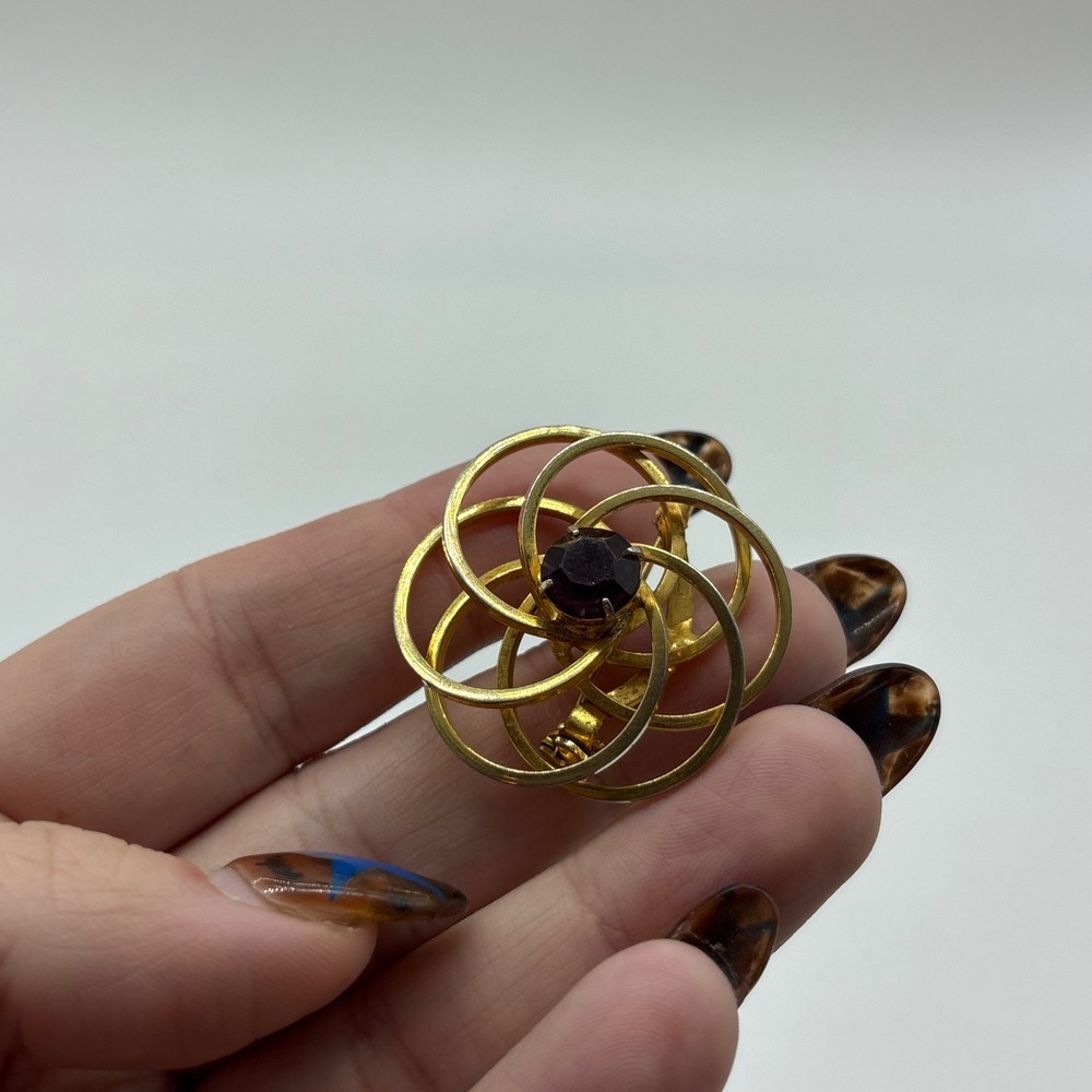 Modernist Gold‎ Tone Swirl Brooch Purple Rhinestone Geometric Round Pin J15